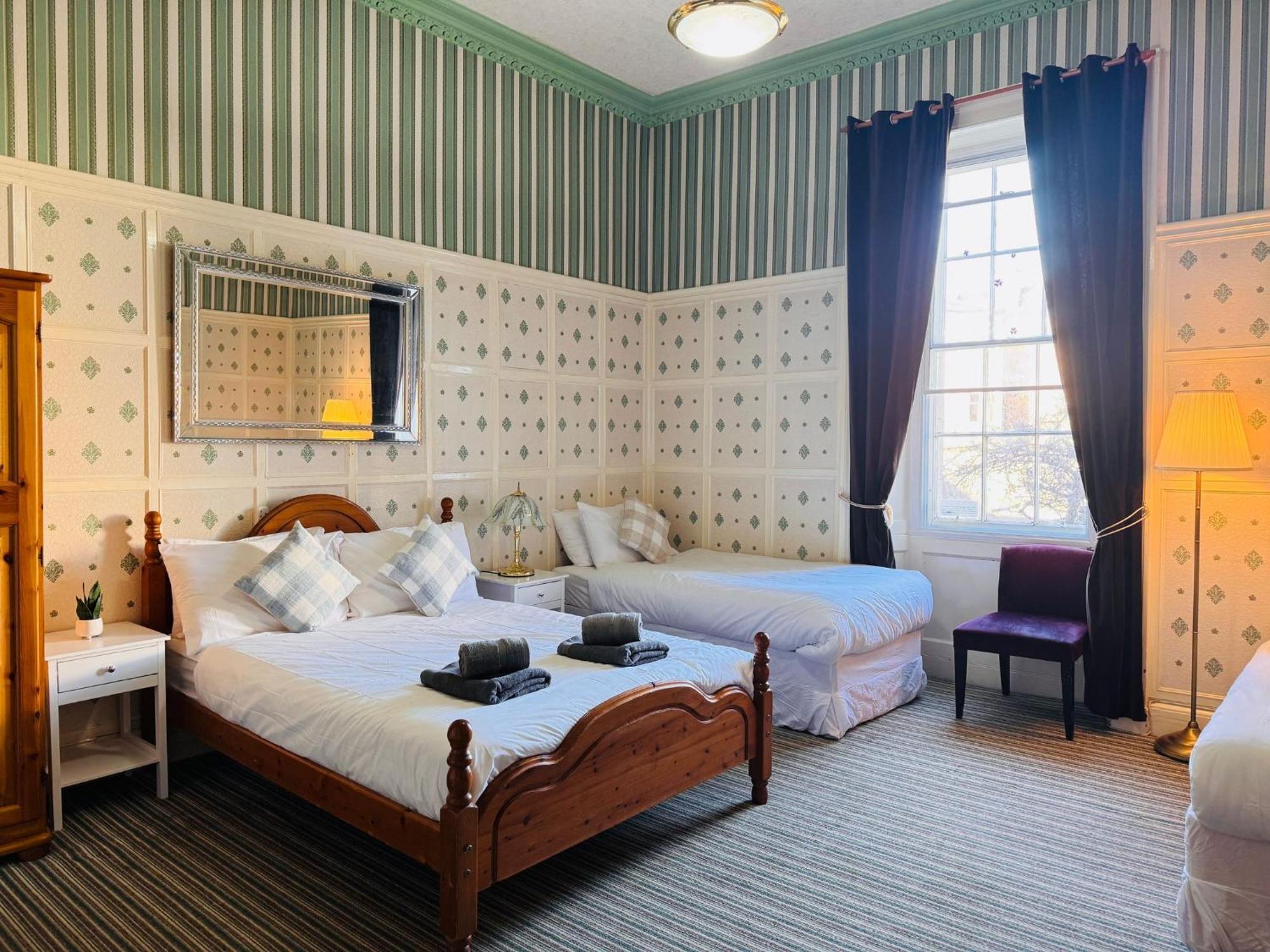 Edinburgh Travel Guest House Bagian luar foto