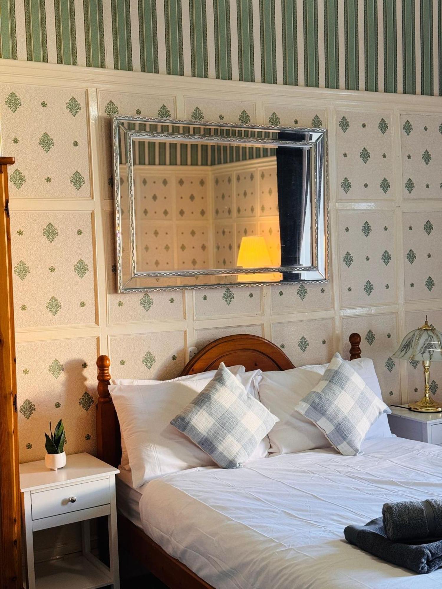 Edinburgh Travel Guest House Bagian luar foto