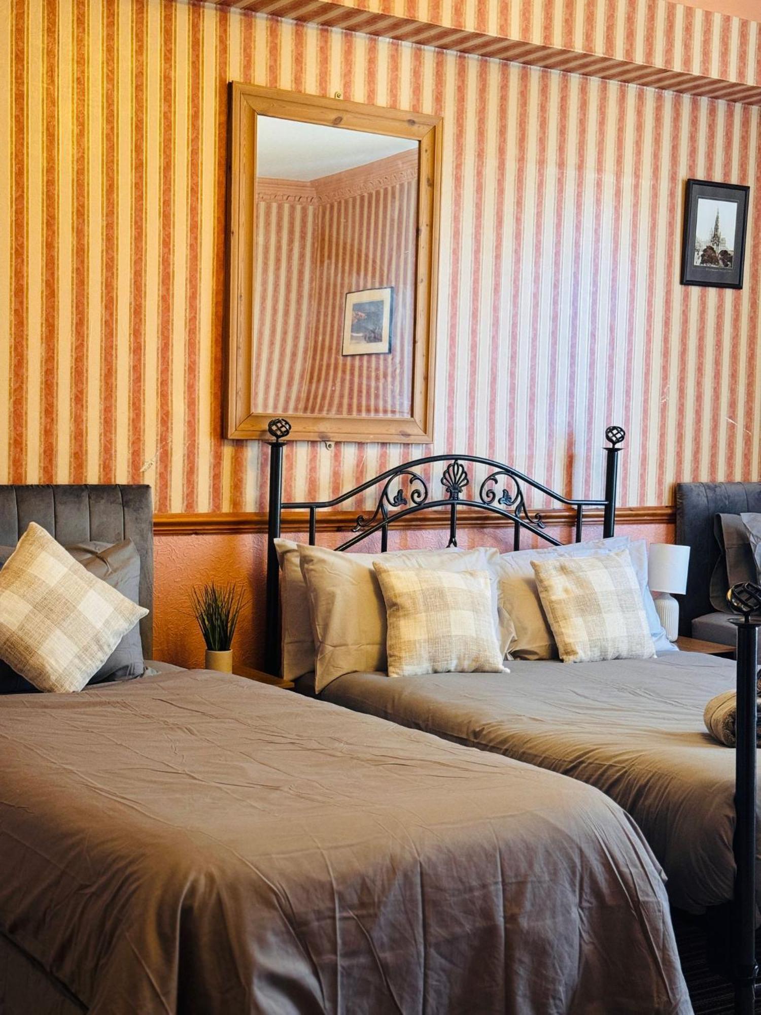 Edinburgh Travel Guest House Bagian luar foto