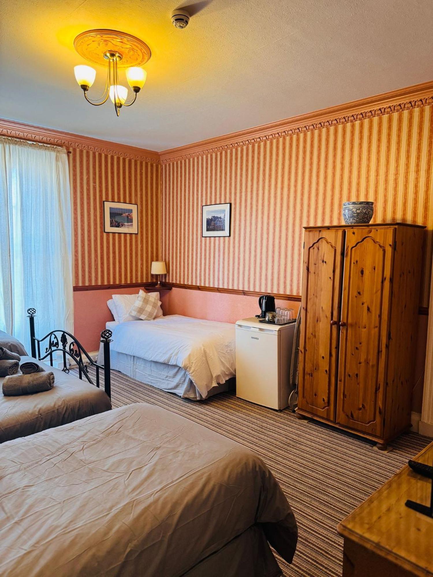Edinburgh Travel Guest House Bagian luar foto