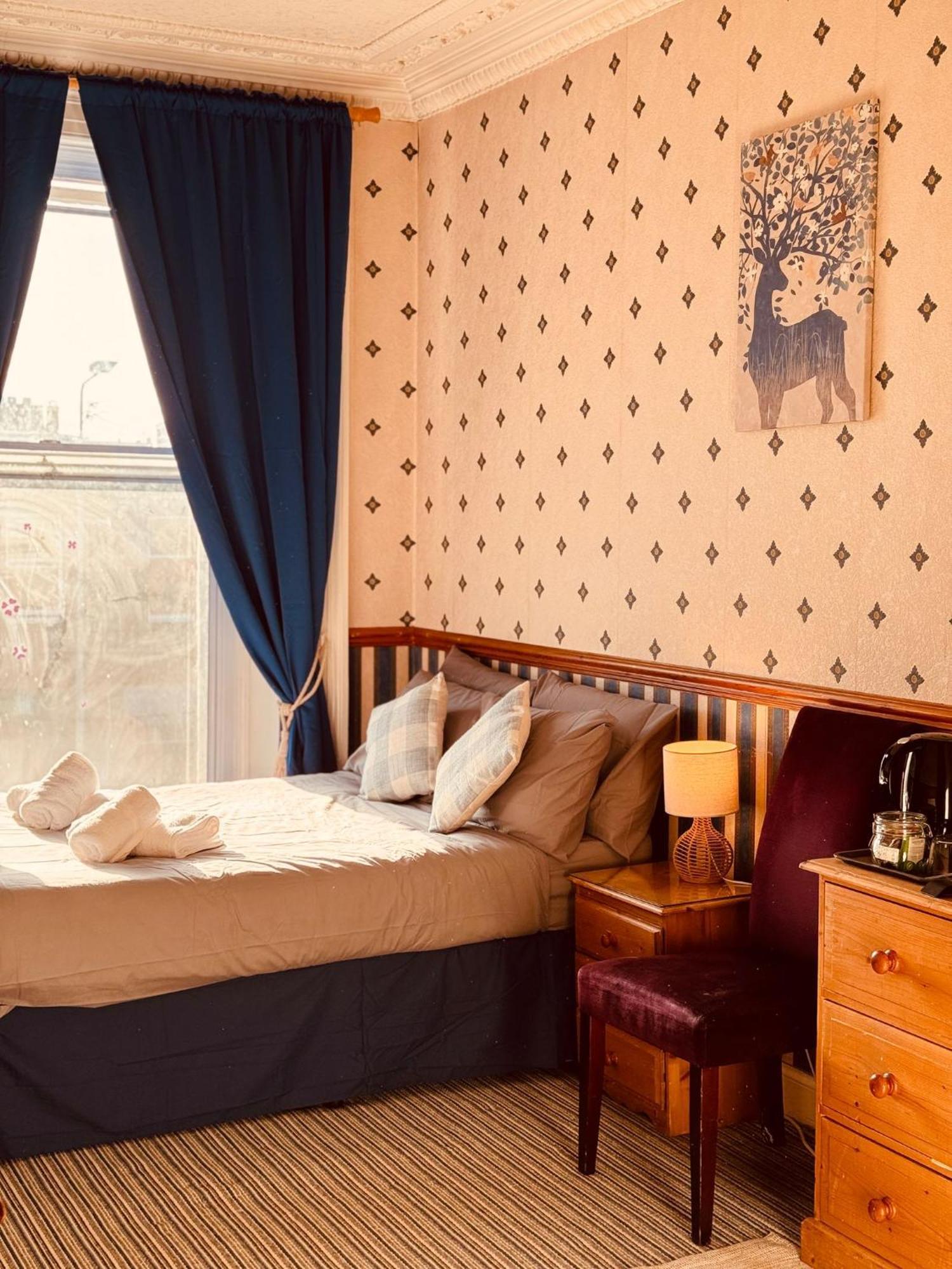Edinburgh Travel Guest House Bagian luar foto