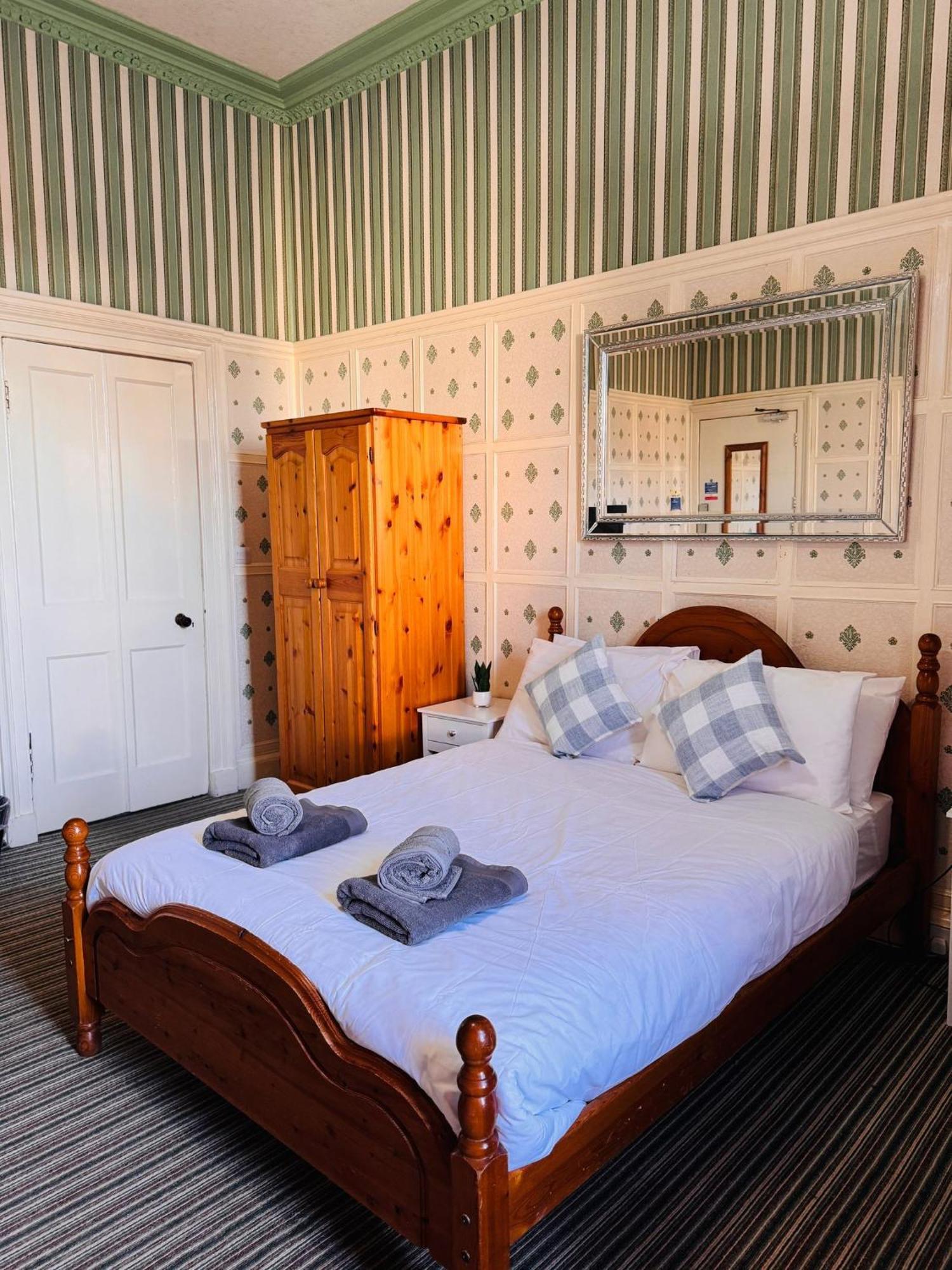 Edinburgh Travel Guest House Bagian luar foto