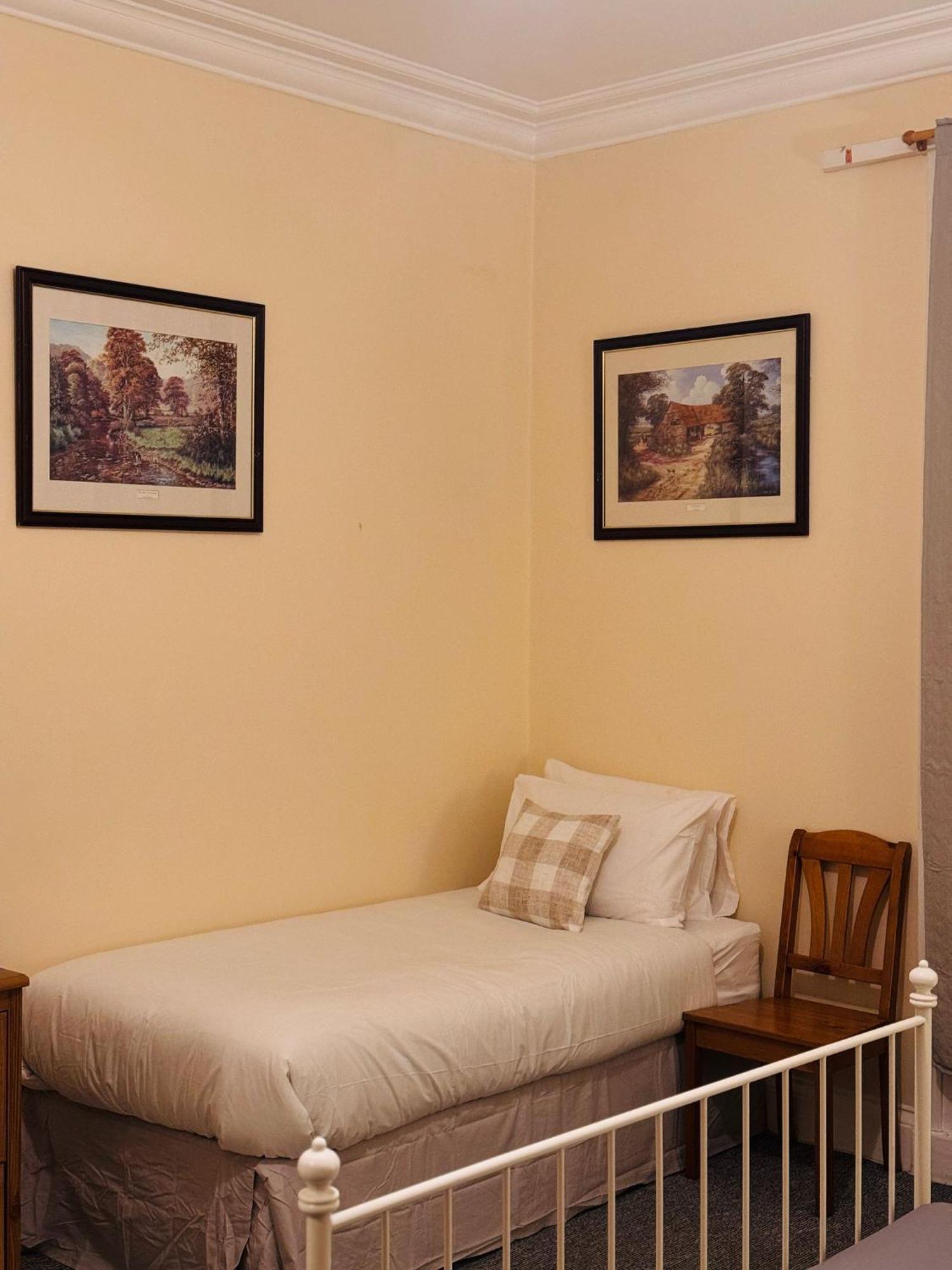 Edinburgh Travel Guest House Bagian luar foto