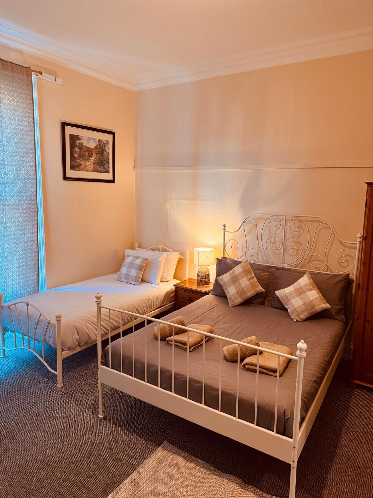 Edinburgh Travel Guest House Bagian luar foto