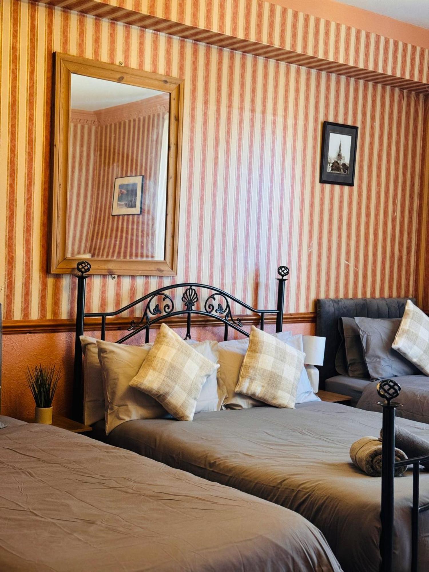 Edinburgh Travel Guest House Bagian luar foto