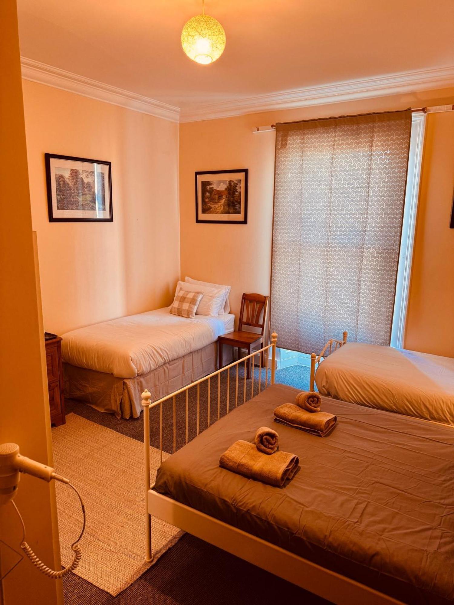 Edinburgh Travel Guest House Bagian luar foto