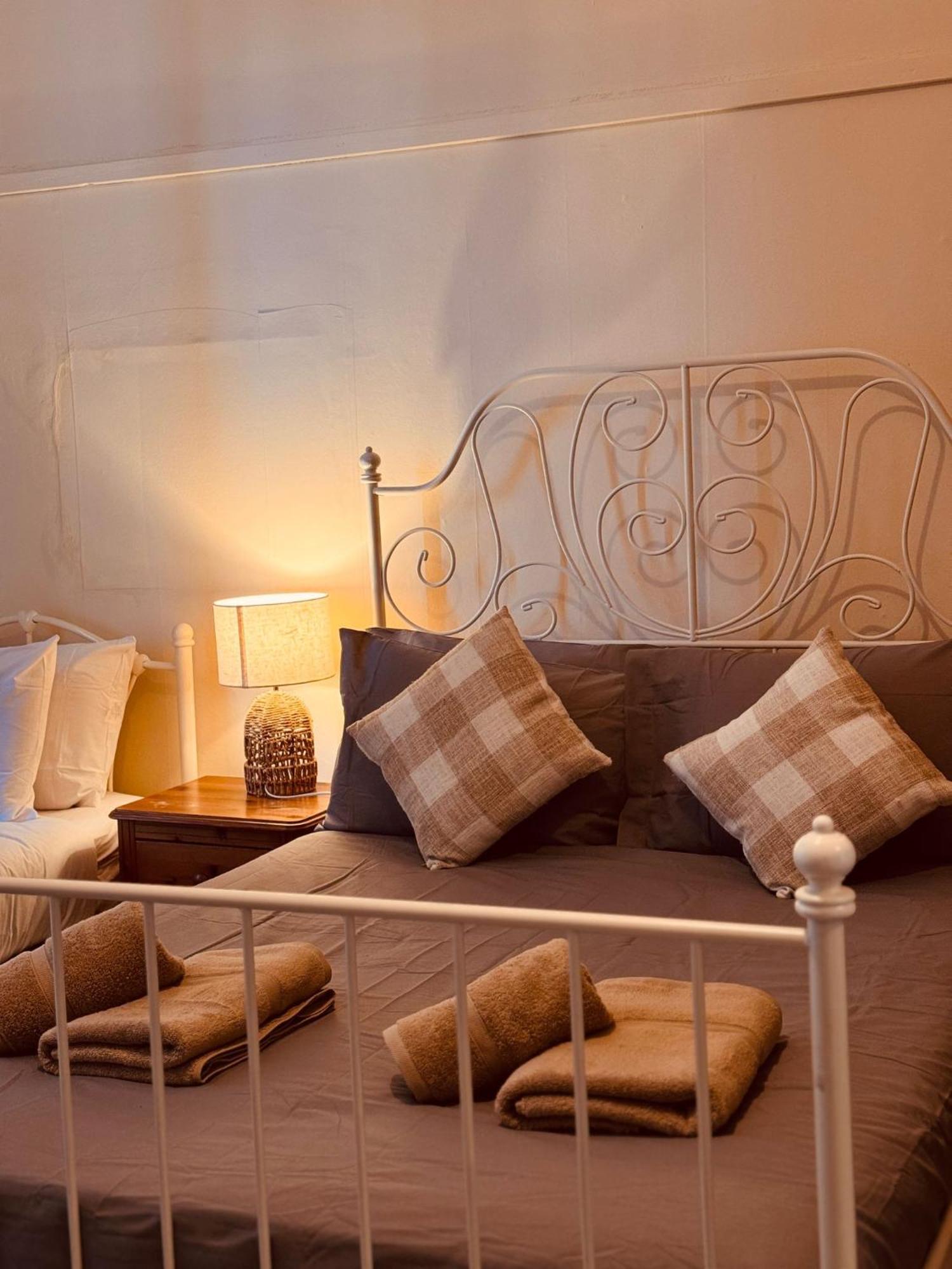 Edinburgh Travel Guest House Bagian luar foto