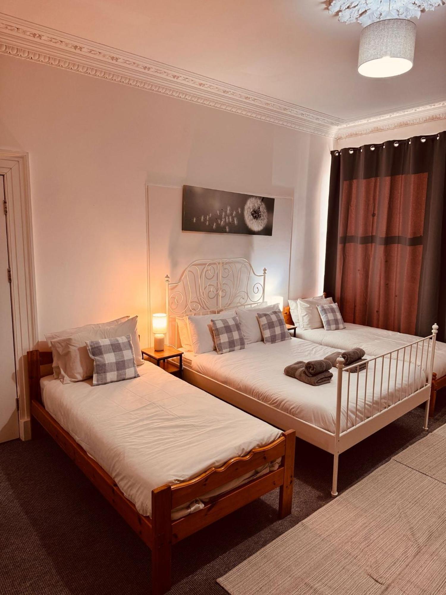 Edinburgh Travel Guest House Bagian luar foto