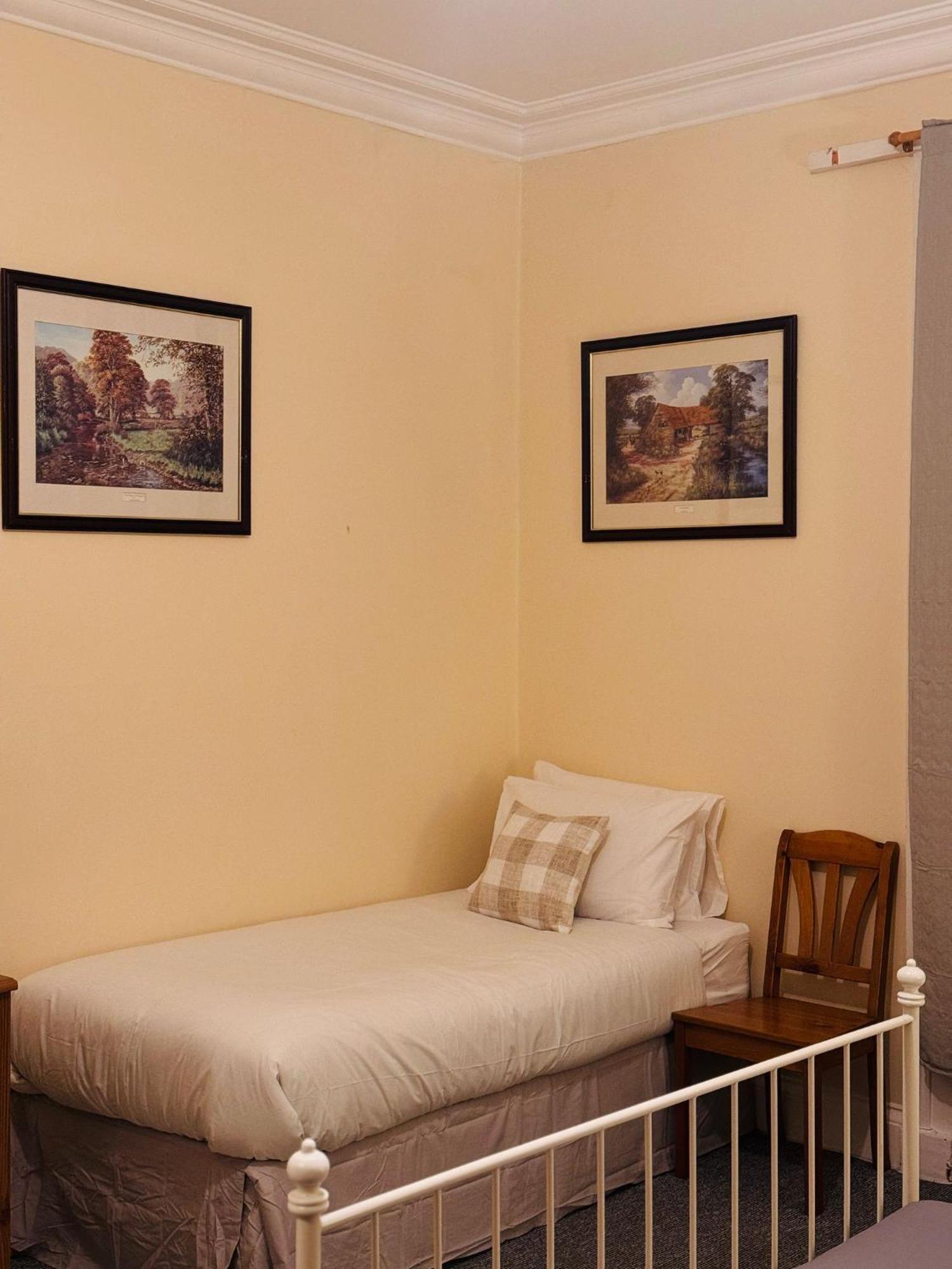Edinburgh Travel Guest House Bagian luar foto