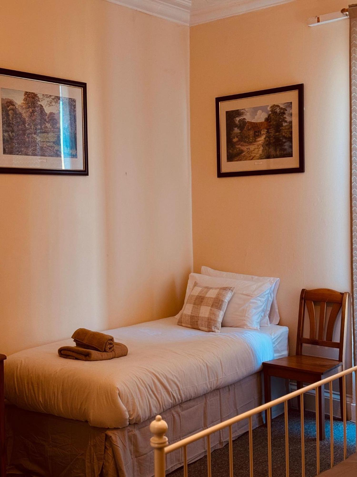 Edinburgh Travel Guest House Bagian luar foto