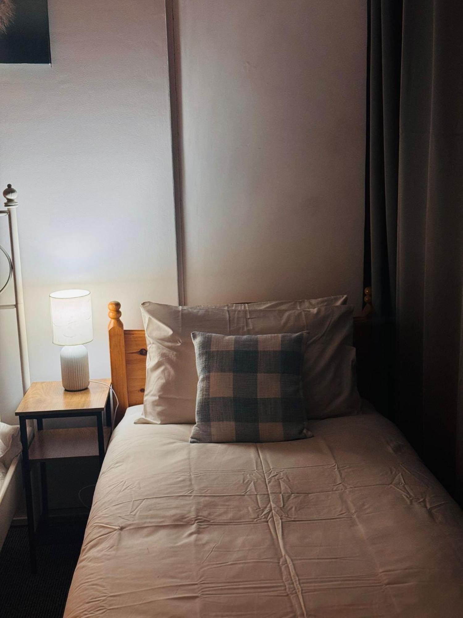 Edinburgh Travel Guest House Bagian luar foto