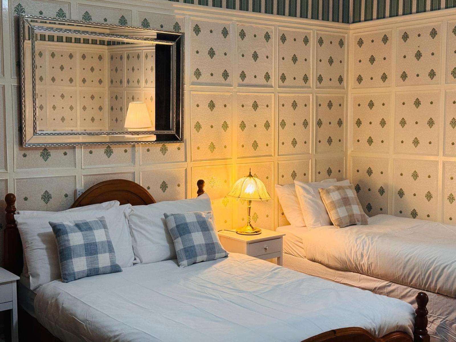 Edinburgh Travel Guest House Bagian luar foto