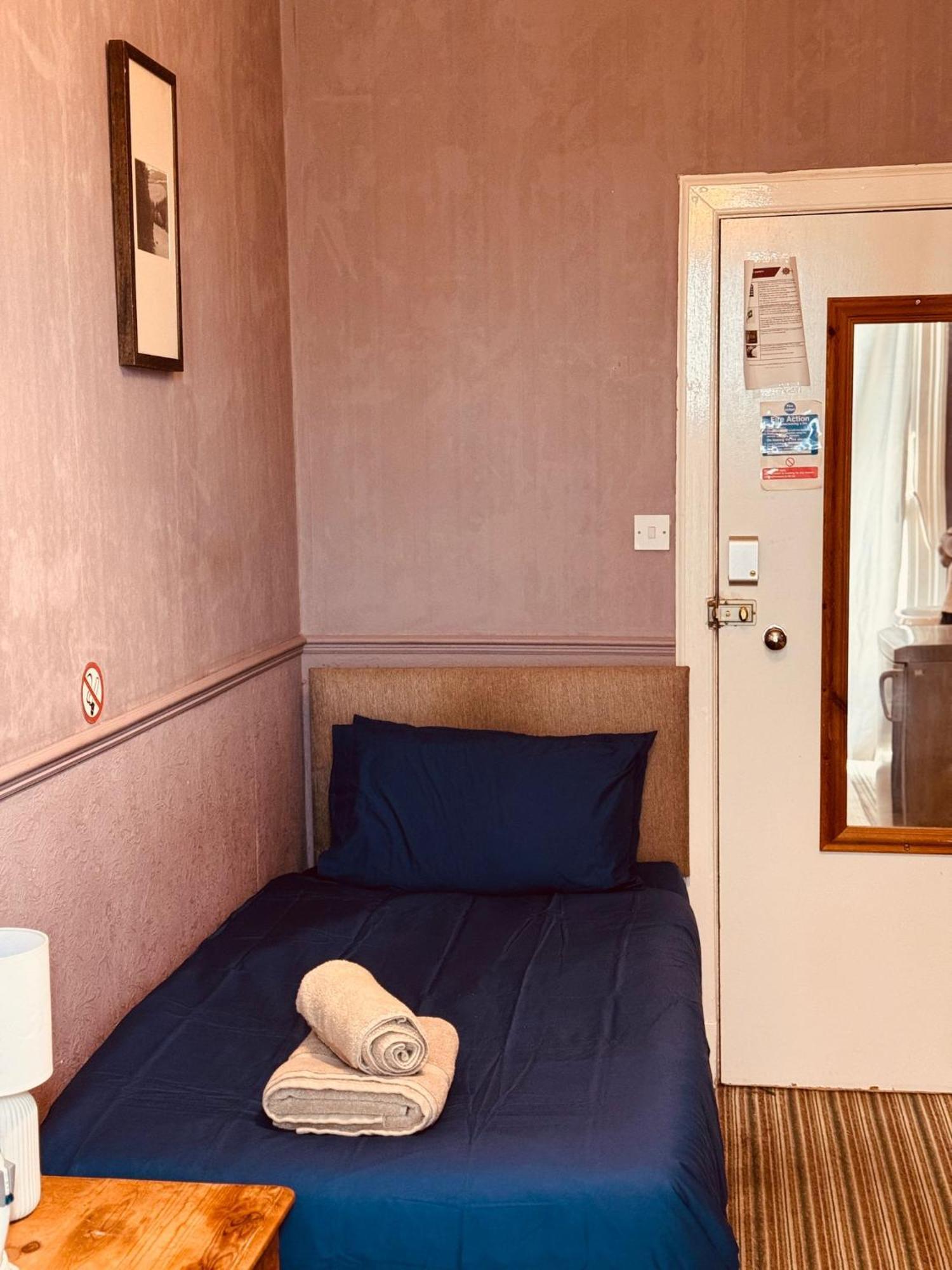 Edinburgh Travel Guest House Bagian luar foto
