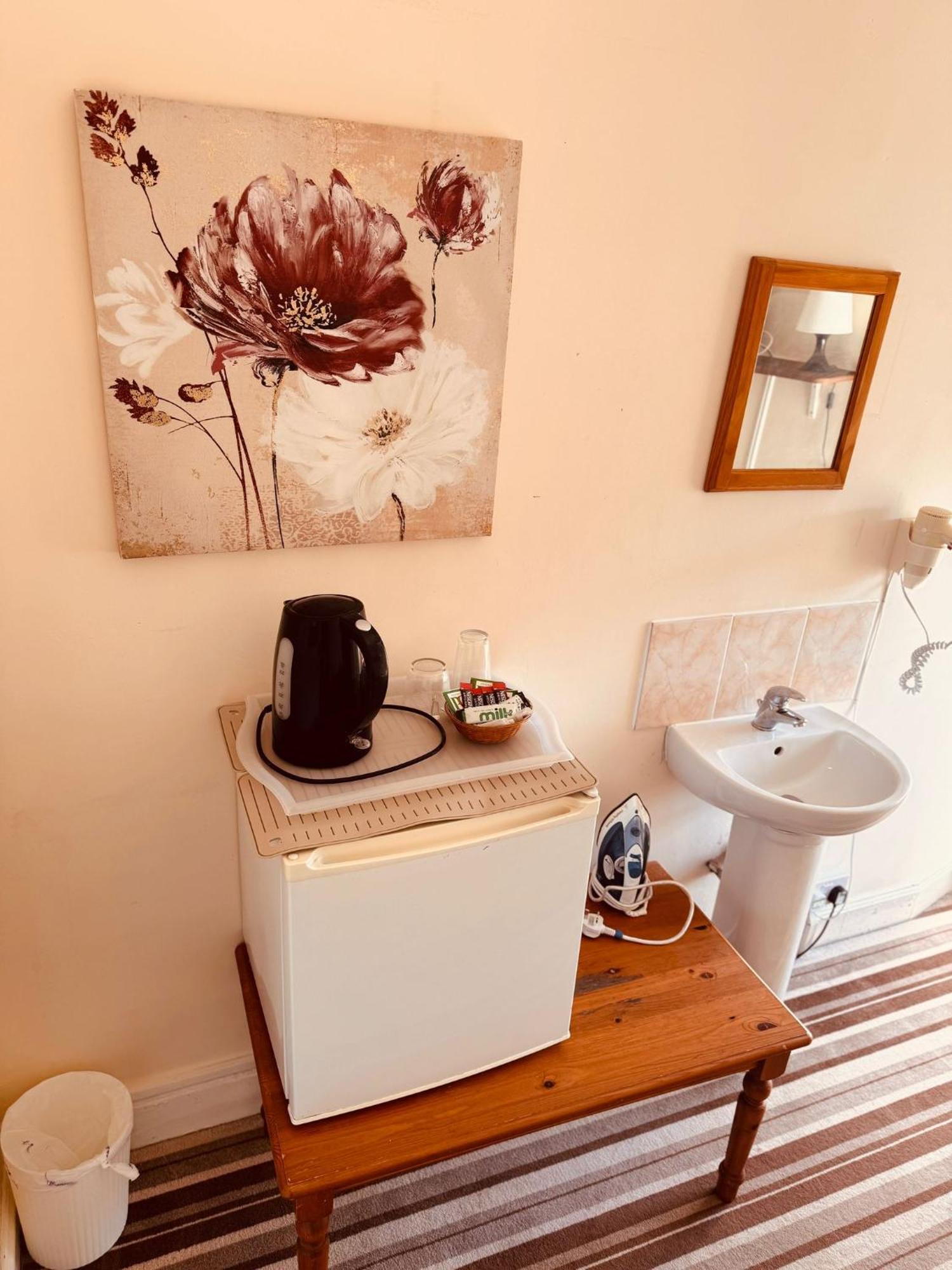 Edinburgh Travel Guest House Bagian luar foto